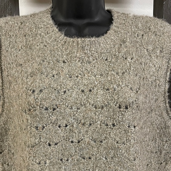 Hem and Thread Gray Textured Knit Sweater Vest NWT - Picture 2 of 11